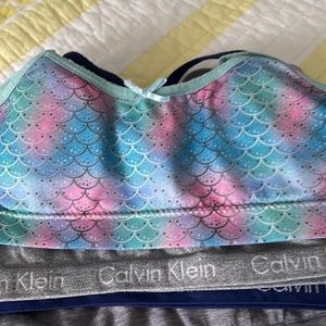 Girls cami bras various sizes all for offer price or 2$ each. Minimum 4 …